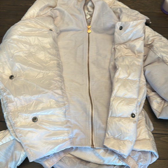 Lululemon Pedal Power Blazer
Neutral Blush - Picture 13 of 14